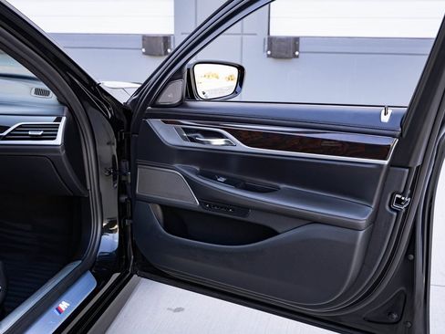 Used 2019 BMW 750i xDrive w/ Executive Package image 25