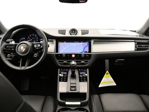 Certified 2026 Porsche Macan AWD/4WD image 23