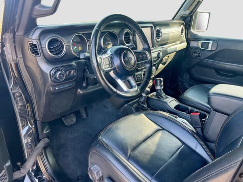 Used 2022 Jeep Wrangler Unlimited Sahara w/ Cold Weather Group AWD/4WD image 10