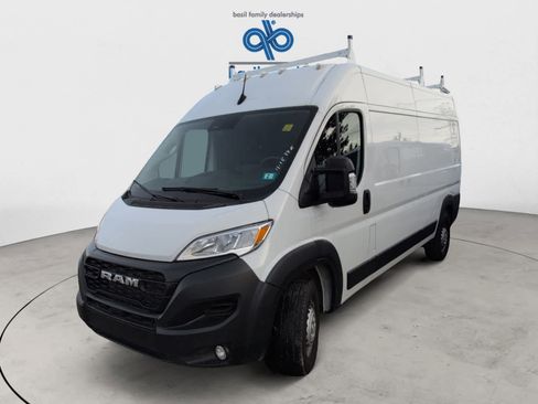 Used 2024 RAM ProMaster 2500 w/ Convenience Group image 3