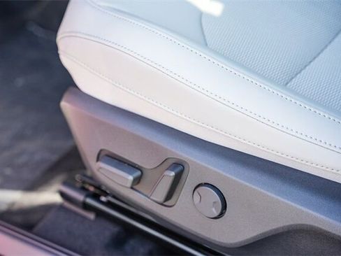 New 2025 Kia Niro EX image 22