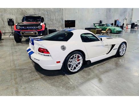 Used 2006 Dodge Viper SRT-10 w/ VOI9 Edition RWD image 2