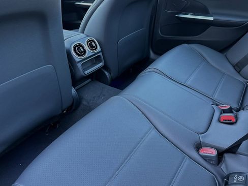 New 2025 Mercedes-Benz C 300 Sedan image 14