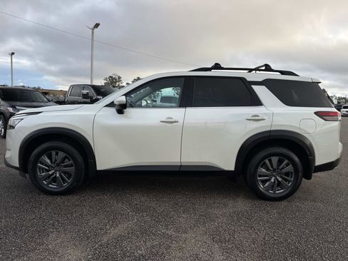 Used 2023 Nissan Pathfinder SV image 7