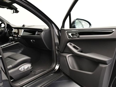 Certified 2025 Porsche Macan Turbo image 48