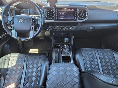 Used 2020 Toyota Tacoma TRD Off-Road w/ Technology Package AWD/4WD image 13