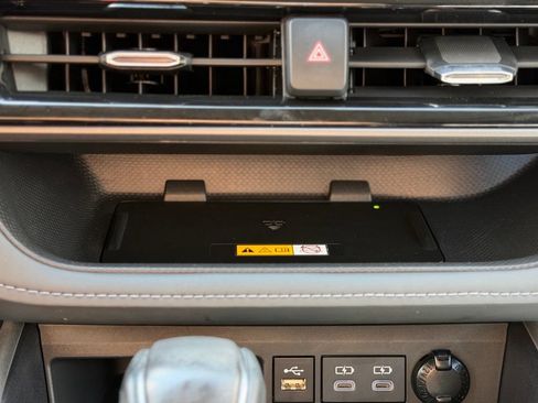 Used 2024 Toyota Highlander XLE AWD/4WD image 13