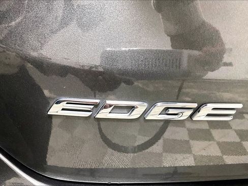 Used 2020 Ford Edge SE image 14