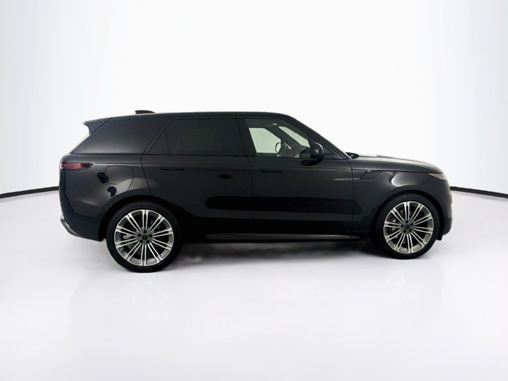Used 2026 Land Rover Range Rover Sport SE AWD/4WD image 4
