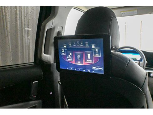 Used 2022 Kia Carnival SX Prestige image 27