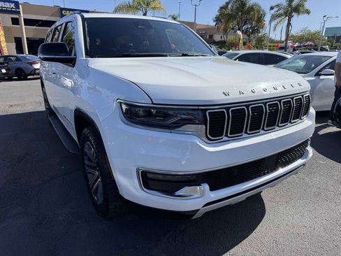 Used 2023 Jeep Wagoneer L Series II AWD/4WD image 4
