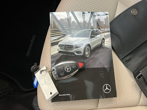 Used 2019 Mercedes-Benz GLC 300 4MATIC image 29
