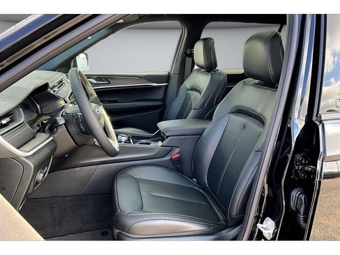 New 2026 Jeep Grand Cherokee L Limited w/ Limited Altitude Package AWD/4WD image 10