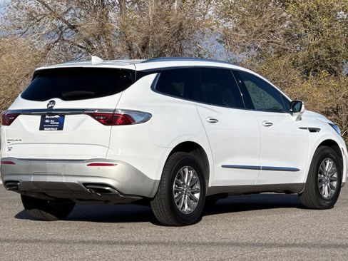 Used 2024 Buick Enclave Premium image 2