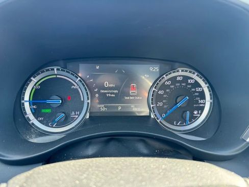 Used 2022 Toyota Highlander XLE AWD/4WD image 10