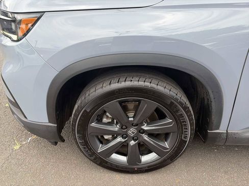 Used 2025 Honda Pilot Sport image 18