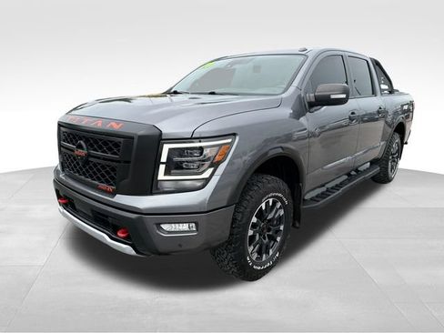 Used 2020 Nissan Titan PRO-4X w/ Pro-4x Convenience Package AWD/4WD image 3