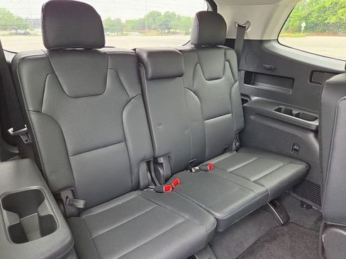 Used 2024 Kia Telluride EX w/ EX Captain's Chair Package FWD image 17