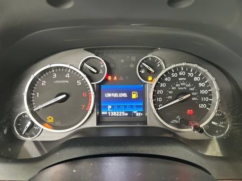 Used 2015 Toyota Tundra Limited w/ Limited Premium Package AWD/4WD image 21