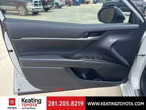 Used 2024 Toyota Camry SE image 10