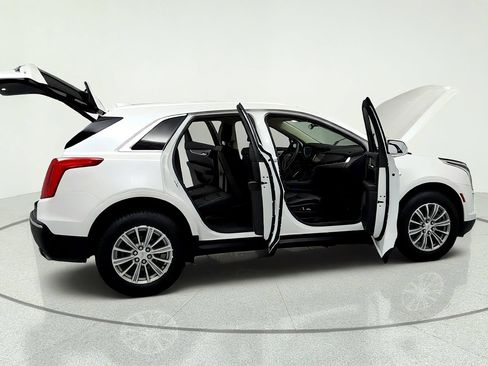 Used 2017 Cadillac XT5 Luxury w/ Driver Awareness Package FWD image 13