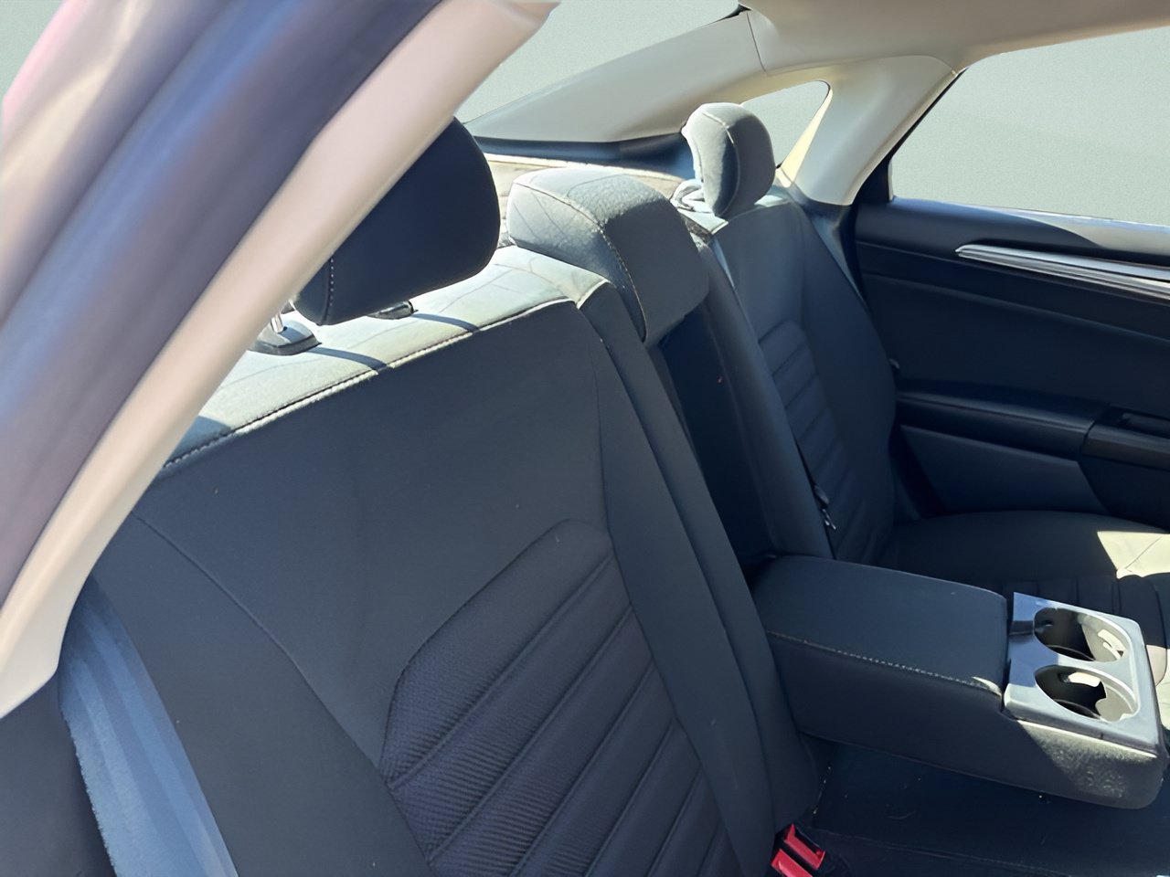 Used 2017 Ford Fusion SE w/ Fusion SE Technology Package FWD image 6