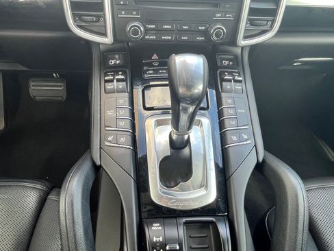 Used 2017 Porsche Cayenne Platinum Edition image 19