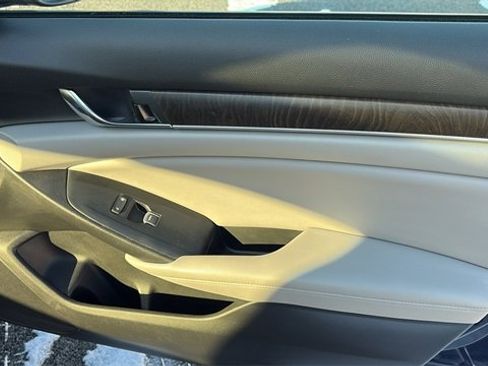 Used 2018 Honda Accord Touring image 35