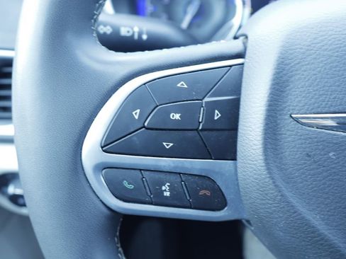 Certified 2023 Chrysler Pacifica Touring-L FWD image 27