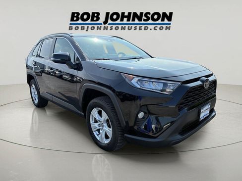 Used 2021 Toyota RAV4 XLE AWD/4WD image 3