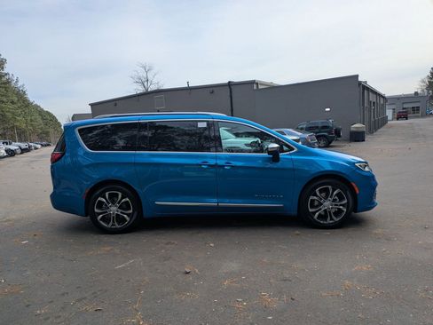 New 2026 Chrysler Pacifica Pinnacle image 4
