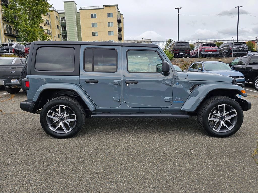 Used 2024 Jeep Wrangler Unlimited AWD/4WD image 9
