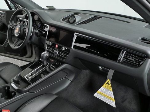 New 2026 Porsche Macan image 25