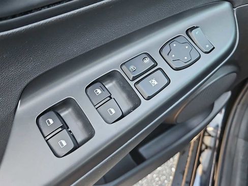 Used 2023 Hyundai Kona SE image 15