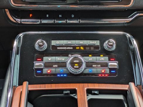 Used 2019 Lincoln Navigator Reserve image 21