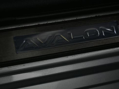 Used 2022 Toyota Avalon Touring image 36