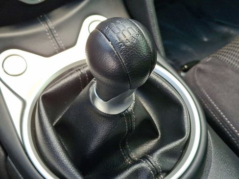Used 2017 Nissan 370Z Coupe RWD image 14