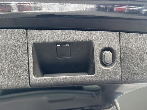 Used 2019 GMC Yukon SLE w/ Convenience Package image 17