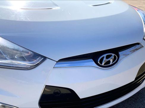 Used 2013 Hyundai Veloster w/ Style Pkg image 28