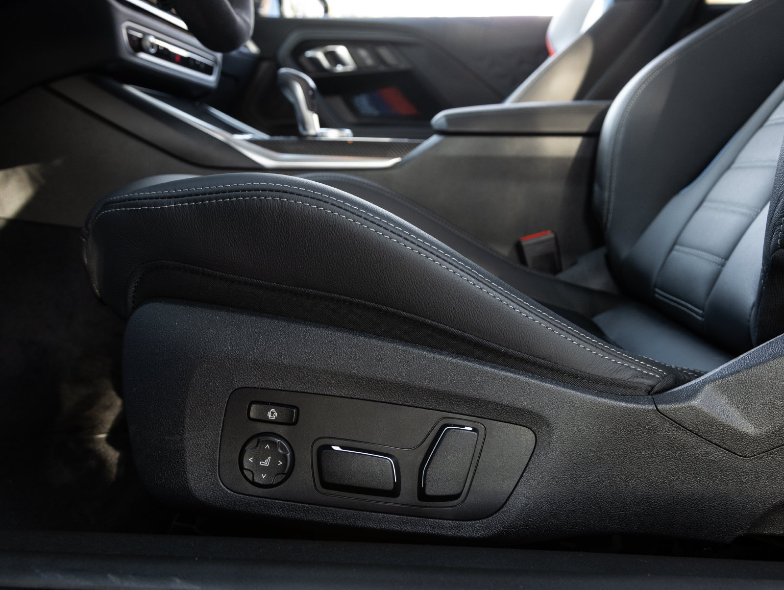 Used 2026 BMW M2 w/ Lighting Package RWD image 22