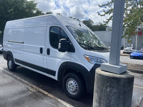 Used 2025 RAM ProMaster 2500 w/ Convenience Group FWD image 4