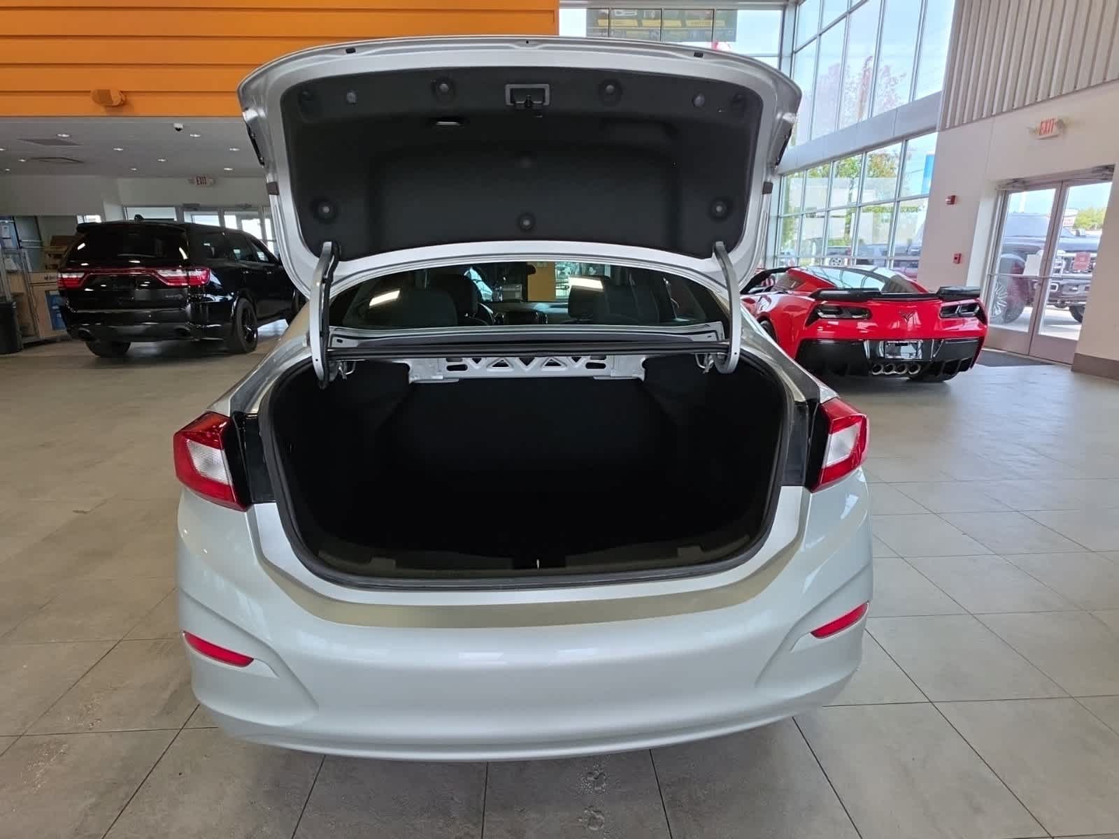 Used 2019 Chevrolet Cruze LS w/ LS Convenience Package FWD image 9