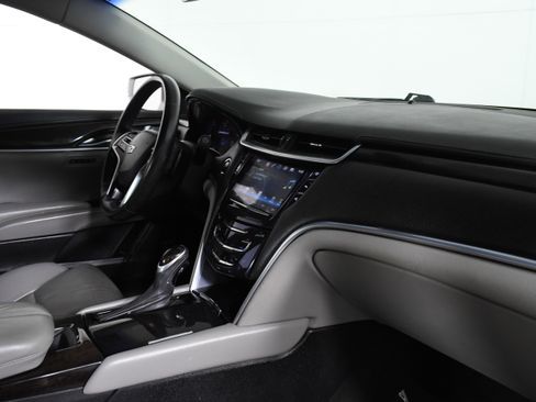 Used 2017 Cadillac XTS Luxury image 27