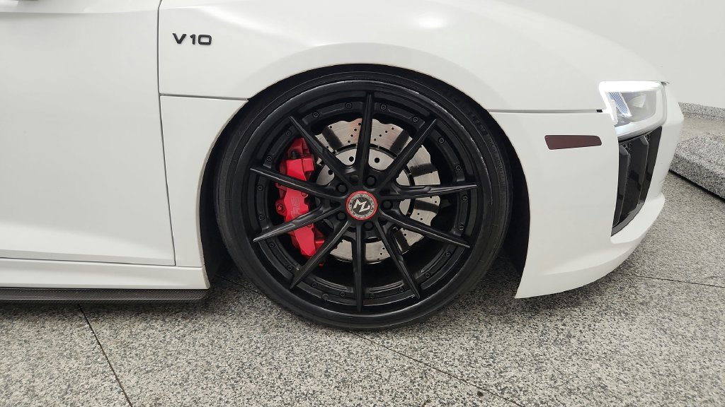 Used 2017 Audi R8 V10 w/ Carbon Exterior Package AWD/4WD image 28