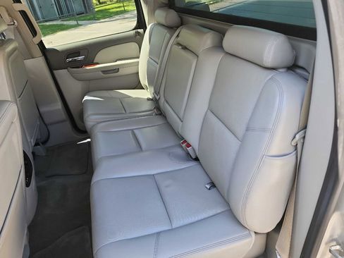 Used 2013 Chevrolet Avalanche LTZ image 33