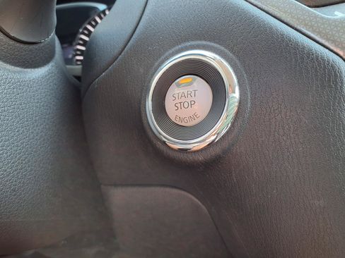 Used 2019 Nissan Pathfinder SL AWD/4WD image 18