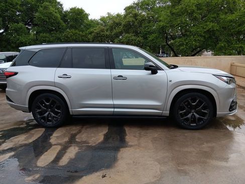 Used 2024 Lexus TX 500h AWD w/ Technology Package image 4