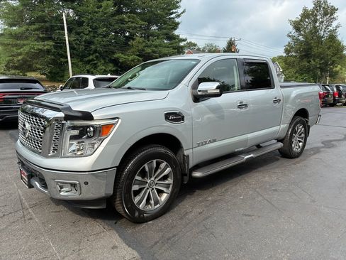 Used 2017 Nissan Titan SL AWD/4WD image 1