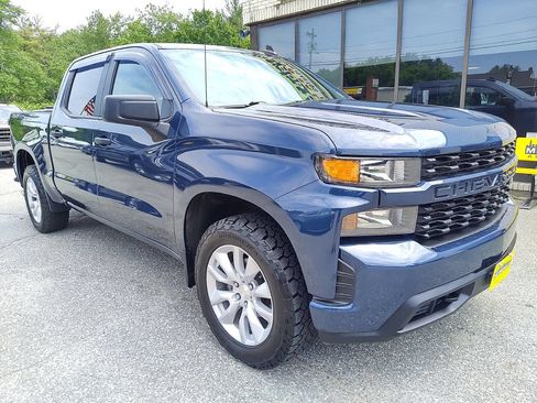 Used 2020 Chevrolet Silverado 1500 Custom w/ Custom Value Package AWD/4WD image 2