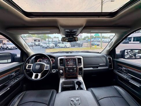 Used 2018 RAM 1500 Laramie w/ Convenience Group AWD/4WD image 10